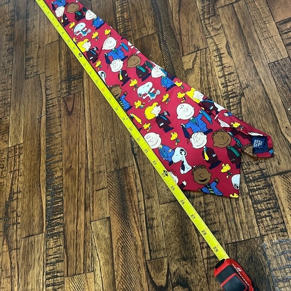 Peanuts Character Tie featuring Franklin Charlie Brown Linus snoopy 100% silk - Picture 6 of 6